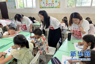 美育潤(rùn)?quán)l(xiāng)野，青春繪華章——重慶師范大學(xué)美術(shù)學(xué)院暑期“三下鄉(xiāng)”美術(shù)輔導(dǎo)服務(wù)紀(jì)實(shí)